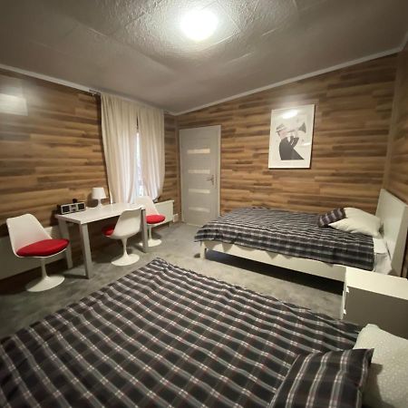 Hostel Piaseczno Пясечно Экстерьер фото