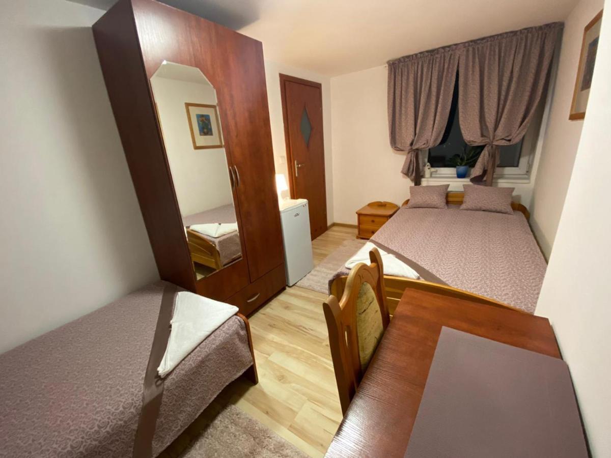 Hostel Piaseczno Пясечно Экстерьер фото